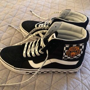 Sk8-Hi Vans “Tiger Check”